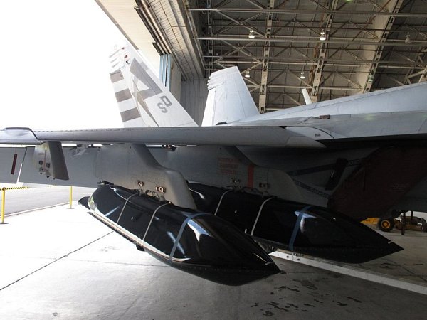 Противокорабельные ракеты дальнего действия AGM-158C LRASM, США